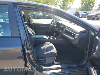 2025 Toyota Camry LE – miniatura 14