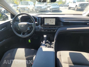 2025 Toyota Camry LE – miniatura 17