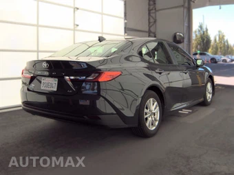 2025 Toyota Camry LE – miniatura 5