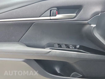 2025 Toyota Camry LE - miniatura 15