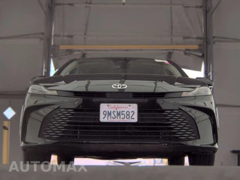 2025 Toyota Camry LE - miniatura 3