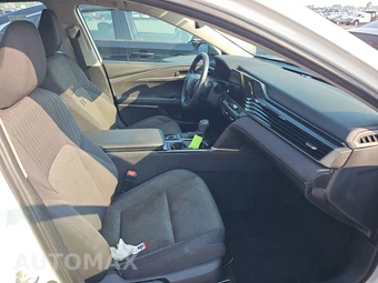 2025 Toyota Camry LE - miniatura 14