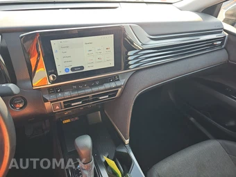 2025 Toyota Camry LE - miniatura 17