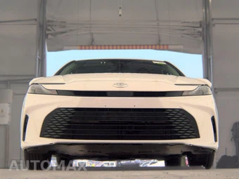 2025 Toyota Camry LE - miniatura 3