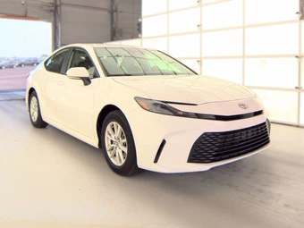 2025 Toyota Camry LE - miniatura 4