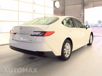 2025 Toyota Camry LE - miniatura 5