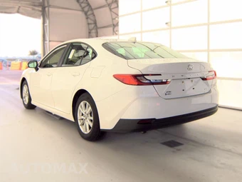 2025 Toyota Camry LE - miniatura 8