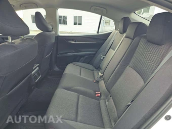 2025 Toyota Camry LE - miniatura 10