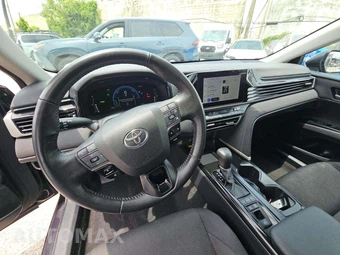 2025 Toyota Camry LE - miniatura 10