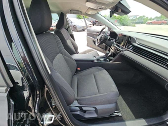 2025 Toyota Camry LE - miniatura 18