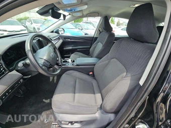 2025 Toyota Camry LE - miniatura 6