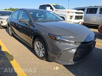 2025 Toyota Camry LE - miniatura 3
