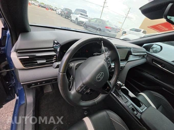 2025 Toyota Camry SE - miniatura 10