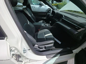 2025 Toyota Camry SE - miniatura 14