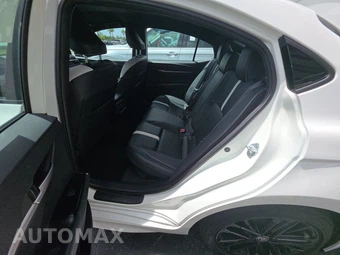 2025 Toyota Camry SE - miniatura 19