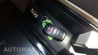 2025 Toyota Camry SE - miniatura 24