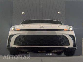 2025 Toyota Camry SE - miniatura 3