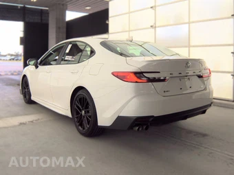 2025 Toyota Camry SE - miniatura 8