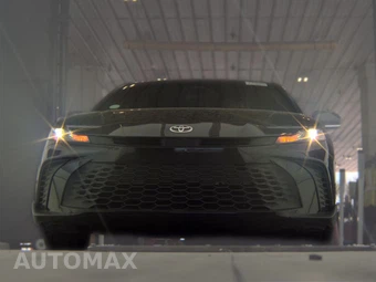 2025 Toyota Camry SE - miniatura 3