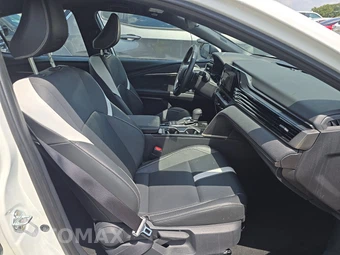 2025 Toyota Camry SE - miniatura 8