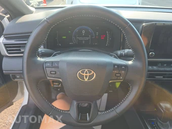 2025 Toyota Camry SE - miniatura 10