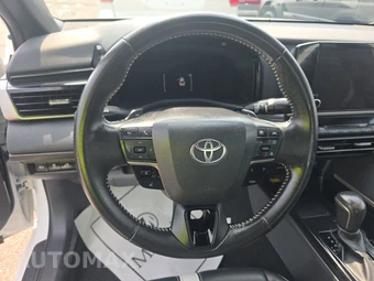 2025 Toyota Camry SE - miniatura 10
