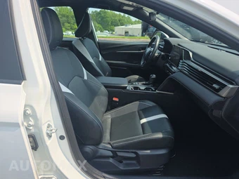 2025 Toyota Camry SE - miniatura 8
