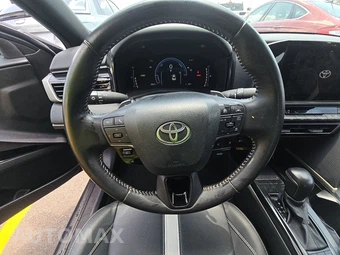 2025 Toyota Camry SE - miniatura 10