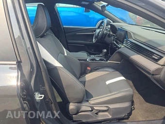 2025 Toyota Camry SE - miniatura 8