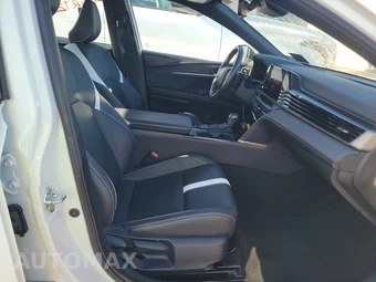 2025 Toyota Camry SE - miniatura 8