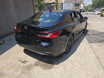 2025 Toyota Camry SE - miniatura 3
