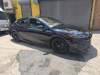 2025 Toyota Camry SE - miniatura 4