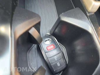 2025 Toyota Camry SE - miniatura 8