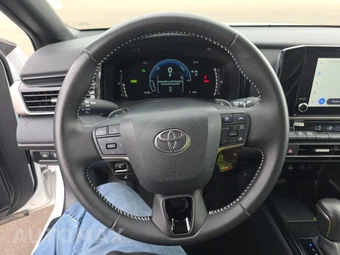 2025 Toyota Camry SE - miniatura 10