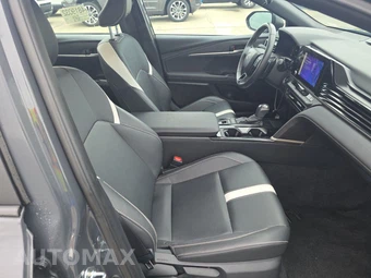 2025 Toyota Camry SE - miniatura 8