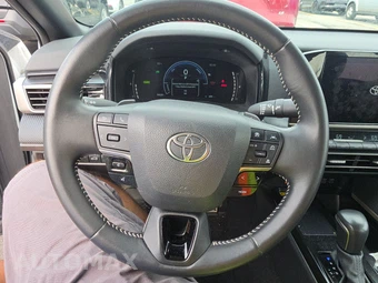 2025 Toyota Camry SE - miniatura 10
