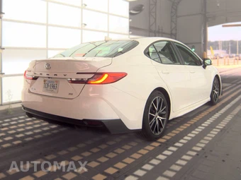 2025 Toyota Camry SE - miniatura 4
