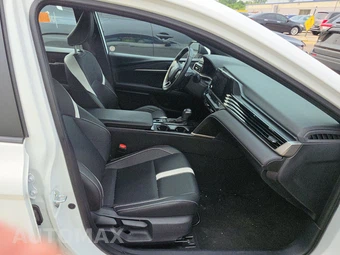2025 Toyota Camry SE - miniatura 8