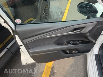 2025 Toyota Camry SE - miniatura 9