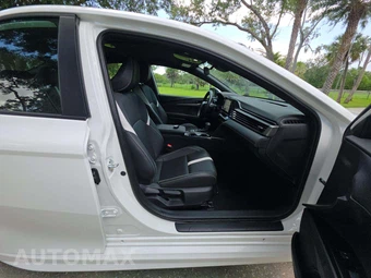2025 Toyota Camry SE - miniatura 18