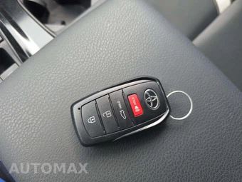 2025 Toyota Camry SE - miniatura 8