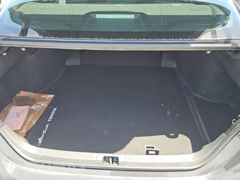 2025 Toyota Camry SE – miniatura 16