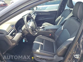 2025 Toyota Camry SE – miniatura 7