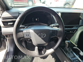 2025 Toyota Camry SE - miniatura 10