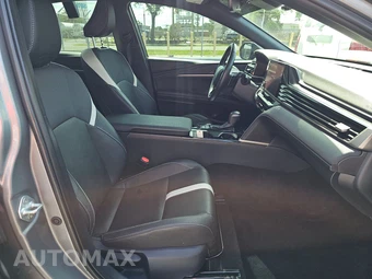 2025 Toyota Camry SE - miniatura 8