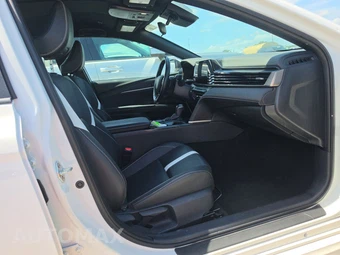 2025 Toyota Camry SE - miniatura 14