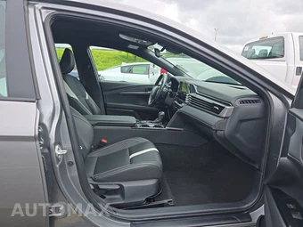 2025 Toyota Camry SE - miniatura 14