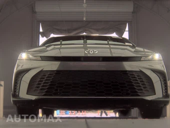 2025 Toyota Camry SE - miniatura 3
