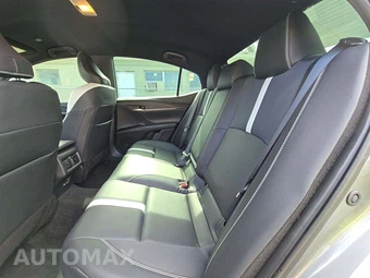 2025 Toyota Camry SE – miniatura 10