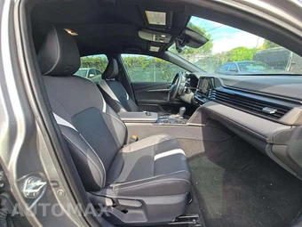 2025 Toyota Camry SE – miniatura 15